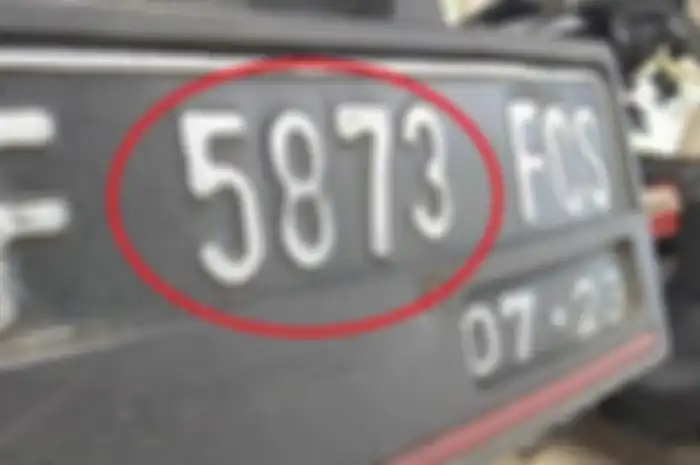 ILUSTRASI. Masa sih angka di pelat nomor motor atau mobil jadi pertanda beli cash atau kredit?