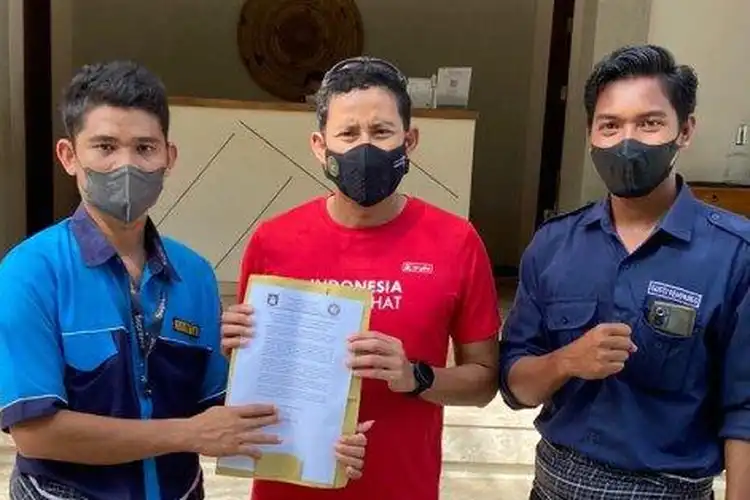 Sandiaga Uno Temui Karang Taruna Yang Demo Saat Tes Pramusim MotoGP 2022 di Sirkuit Mandalika