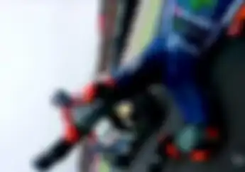 Drama.. Johann Zarco Nyaris Sikat Valentino Rossi Sampai Maverick Vinales Cium Aspal