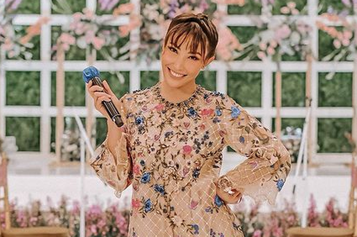 Dulu ditolak Zumi Zola, Ayu Dewi kini curi perhatian usai pede pamer wajah polosan tanpa make up setelah jatuh ke pelukan pengusaha tajir