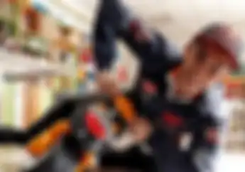 Ngeri! Marc Marquez Nantang Bahaya, Kaki Diangkat ke Setang Motor Disela Latihan MotoGP
