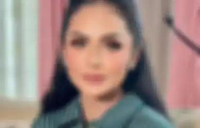 Blusukan ke Pasar untuk Sidak Makanan Bareng Tim DPR, Krisdayanti Tetap Tampil Cetar dengan Gaun Batik Merah dan Wajah Full Makeup, Tengok Penampilan Sang Diva yang Bikin Salah Fokus