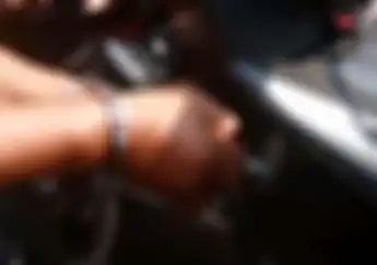 Warga Tangkap Maling Motor di Cilincing, Suruh Pelaku Masuk Got Cari Kunci T yang Dilempar