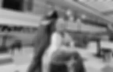 Jadi Sorotan Panas, Putri Delina Tampak Tak Pedulikan Nathalie Holscher yang Ikut Beri Kejutan Ulang Tahun, Warganet: Definisi Sudah Enggak Respect Sama Ibu Sambung