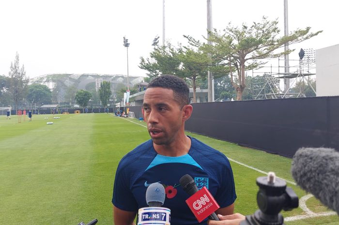 Pelatih timnas U-17 Inggris Ryan Garry saat memberi keterangan kepada awak media di Lapangan A Gelora Bung Karno, Senayan, Jakarta, Jumat (10/11/2023).