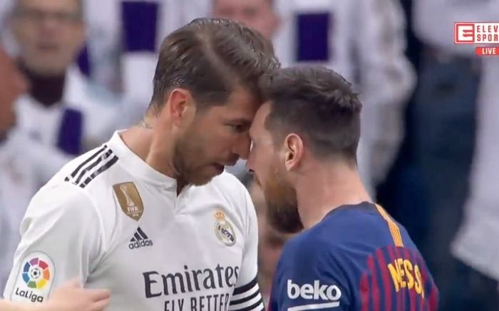 Kapten Real Madrid, Sergio Ramos, berdebat dengan kapten Barcelona, Lionel Messi.