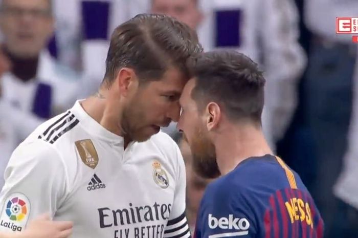 Kapten Real Madrid, Sergio Ramos, berdebat dengan kapten Barcelona, Lionel Messi.