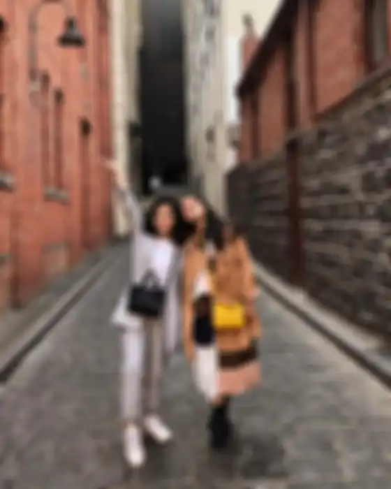 Gaya kompak Marsha Aruan dan Michelle Aruan