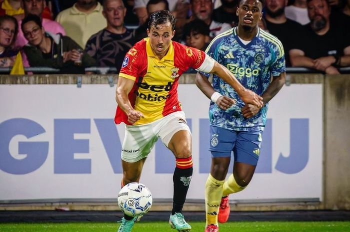 Pemain Go Ahead Eagles, Mats Deijl (kiri), dipastikan gagal membela Timnas Malaysia.