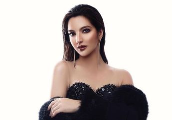 Pakai Shirt Dress Lepas Kancing Saat Foto Bareng Gading Marten, Gaya Seksi Nia Ramadhani Kembali Jadi Sorotan