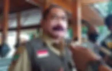 Umumkan Sekolah Tatap Muka Dimulai Desember 2020, Masker Pak Wali Kota Solo Bikin Salfok