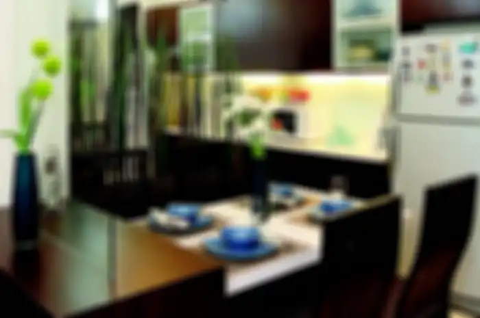 Bentuk dapur linier dengan lemari desain minimalis siasati lahan terbatas di apartemen.