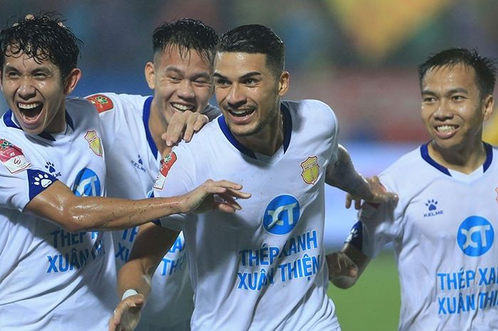 Pemain Nam Dinh FC asal Brasil, Hendrio Araujo. 