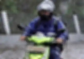 Ada Resiko Fatal Bermotor saat Hujan, Bikers Wajib Perhatikan Hal Berikut
