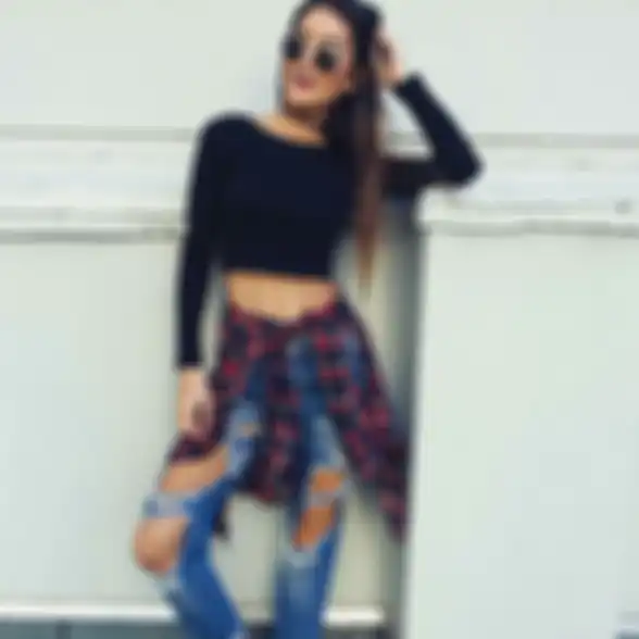 Crop top hitam