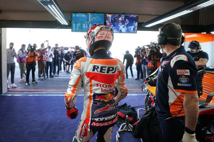 Pembalap Repsol Honda, Marc Marquez, pada sesi latihan bebas MotoGP Portugal di Sirkuit Algarve, Portimao, Portugal, 16 April 2021.