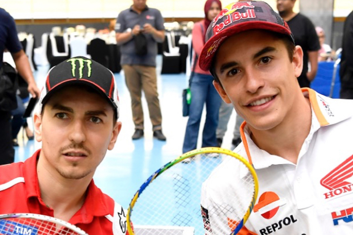 Marc Marquez dan Jorge Lorenzo bermain bulu tangkis atau badminton dalam pre-event MotoGP Malaysia 2017