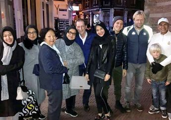 Telan Pil Pahit Saksikan Kedua Orang Tuanya Berpisah, Shireen Sungkar dan Zaskia Sungkar Ungkapkan Kepiluan Hatinya Usai Sang Papa Memperistri Wanita 45 Tahun Lebih Muda dan Mamanya Pilih Nikahi Bule, Curahan Hati Istri Irwansyah Bikin Merinding