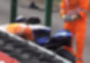 Video: Akibat Crash Motor Valentino Rossi Terpental Hingga Luar Sirkuit di MotoGP Ceko 2017