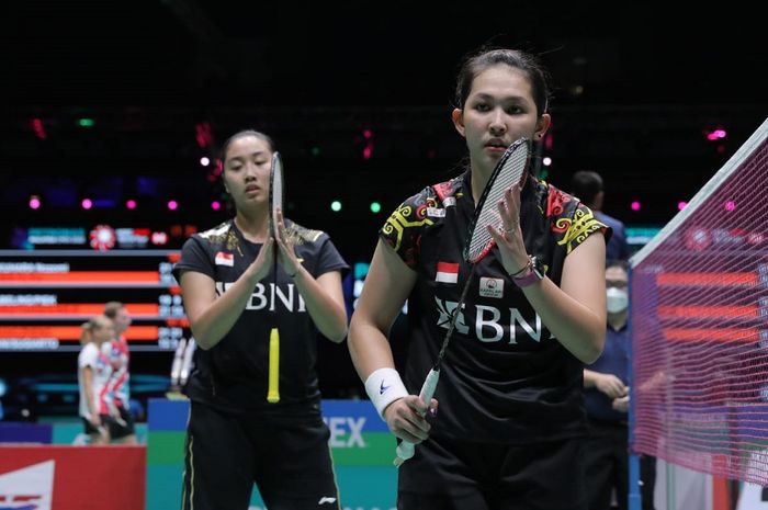 Febby Valencia Dwijayanti Gani/Ribka Sugiarto usai bertanding melawan Zhang Shu Xian/Ou Xuan Yi (China) di perempat final Malaysia Open 2022, Jumat (1/7/2022)