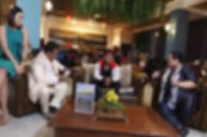 Teddy dan Mbak You akhirnya dipertemukan.    Artikel ini telah tayang di Tribunjakarta.com dengan judul Dituding Punya Ilmu Hitam, Teddy Tatap Tajam Mbak You saat Bertemu Langsung: Gak Usah Sudutkan Orang, https://jakarta.tribunnews.com/2020/01/28/dituding-punya-ilmu-hitam-teddy-tatap-tajam-mbak-you