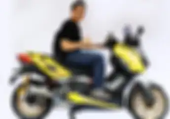 Bagi-bagi Tips Simpel buat Biker yang Masih Jinjit saat Mengendarai Yamaha XMAX