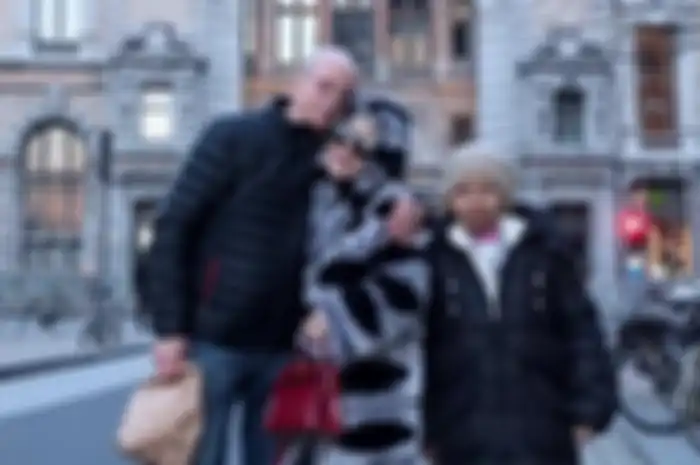 Salah satu potret kedekatan Syahrini dengan Laurens saat di Belanda.