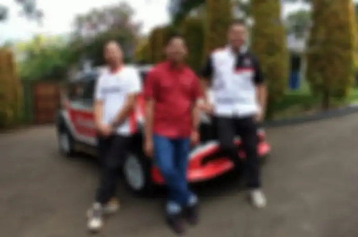 Tester GridOto Aries, bersama Rifat dan Ringgo sedang ulas Xpander