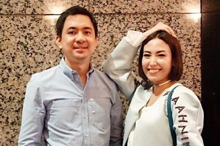 Ayu Dewi dan suaminya Regi Datau