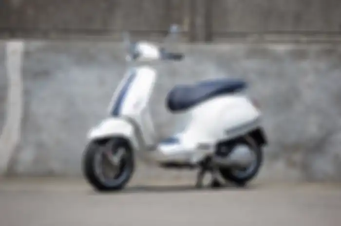 Vespa Primavera Yacht Club