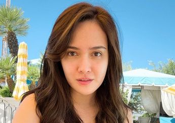 Gaya Elegan Shandy Aulia Pemotretan Pakai Dress Bunga Mawar, Banjir Pujian!