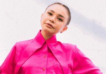 Gemasnya Style Rossa Kenakan Outfit Cewek Kue Saat Nyanyi di Festival Musik, Warna-warni!