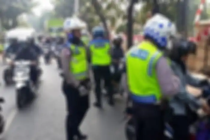 Ilustrasi razia. Ini dia stiker hologram sakti bisa bebas tilang polisi saat razia, gimana cara dapatnya?