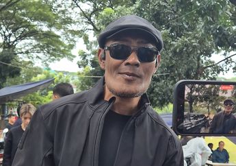 Deddy Corbuzier Berusaha Tegar di Pemakaman Vidi Aldiano: Semua Orang Bersaksi Dia Orang Baik