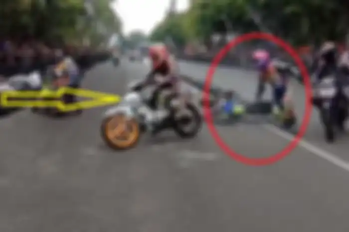 Pembalap adu jotos