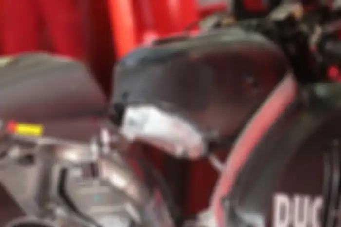 Tangki motor lebih banyak di bagian bawah jok