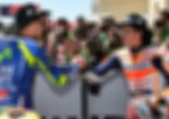Bukan Dendam, Valentino Rossi Bilang Begini Usai Tolak Salaman dengan Marc Marquez