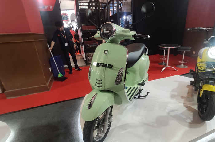 Beli motor listrik mirip Vespa, Davigo Forza di IIMS 2023 cashback Rp 1 juta.