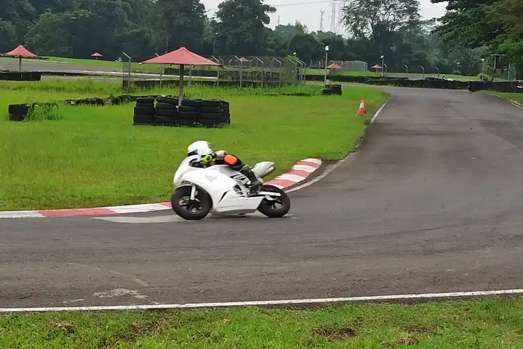 STI Seleksi Puluhan Pembalap Muda Menuju FIM MiniGP Indonesia Series 2022