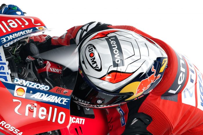 Andrea Dovizioso dengan helm barunya