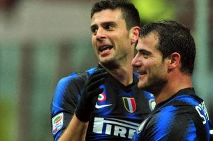 Dejan Stankovic (kanan) dan Thiago Motta dalam pertandingan Inter Milan vs Parma di Liga Italia di San Siro, Milano (28/10/2010). Kini latih Sampdoria, Stankovic akan menjadi lawan Inter.