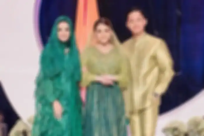 Krisdayanti bersama Aurel dan Azriel Hermansyah
