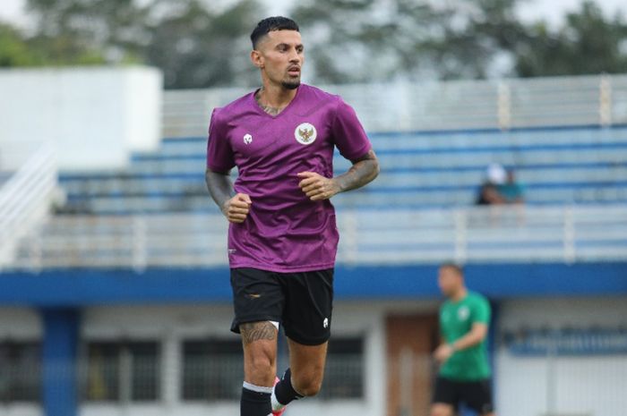 Gelandang timnas Indonesia, Stefano Lilipaly, saat menjalani pemusatan latihan dengan skuad Garuda jelang Kualifikasi Piala Asia 2023.