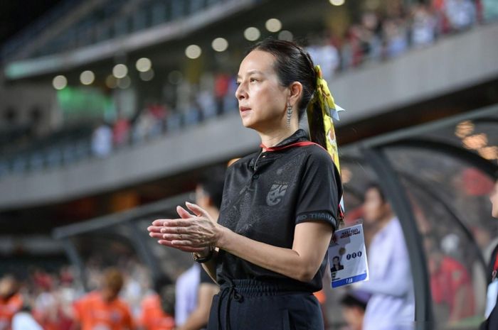 Presiden Asosiasi Sepak Bola Thailand (FAT), Madam Pang.