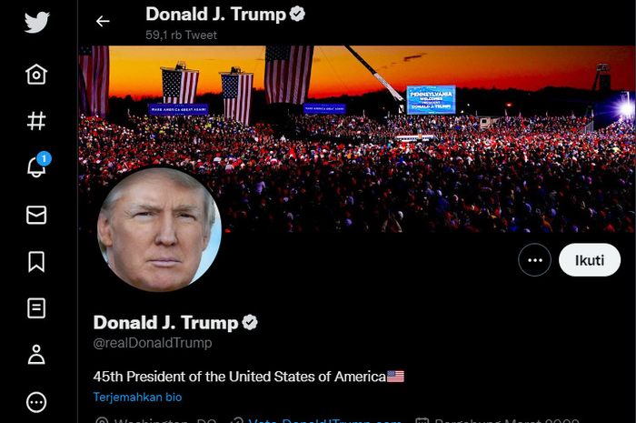 Halaman depan akun @realDonaldTrump yang hari ini kembali aktif.