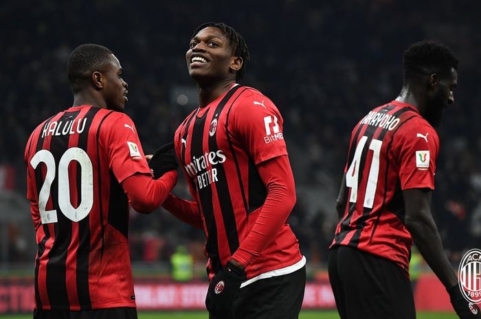 Rafael Leao mencetak gol cantik ke gawang Genoa dan membawa AC Milan unggul 2-1 pada menit ke-102 di babak 16 besar Coppa Italia.