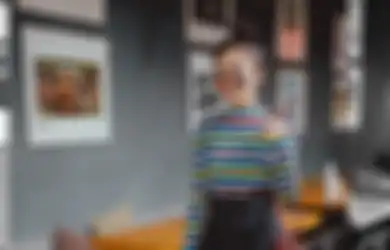 6 Inspirasi OOTD ala Febby Rastanty Buat Tampil dengan Gaya Rambut Top Knot