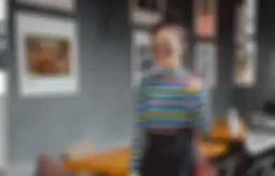 6 Inspirasi OOTD ala Febby Rastanty Buat Tampil dengan Gaya Rambut Top Knot