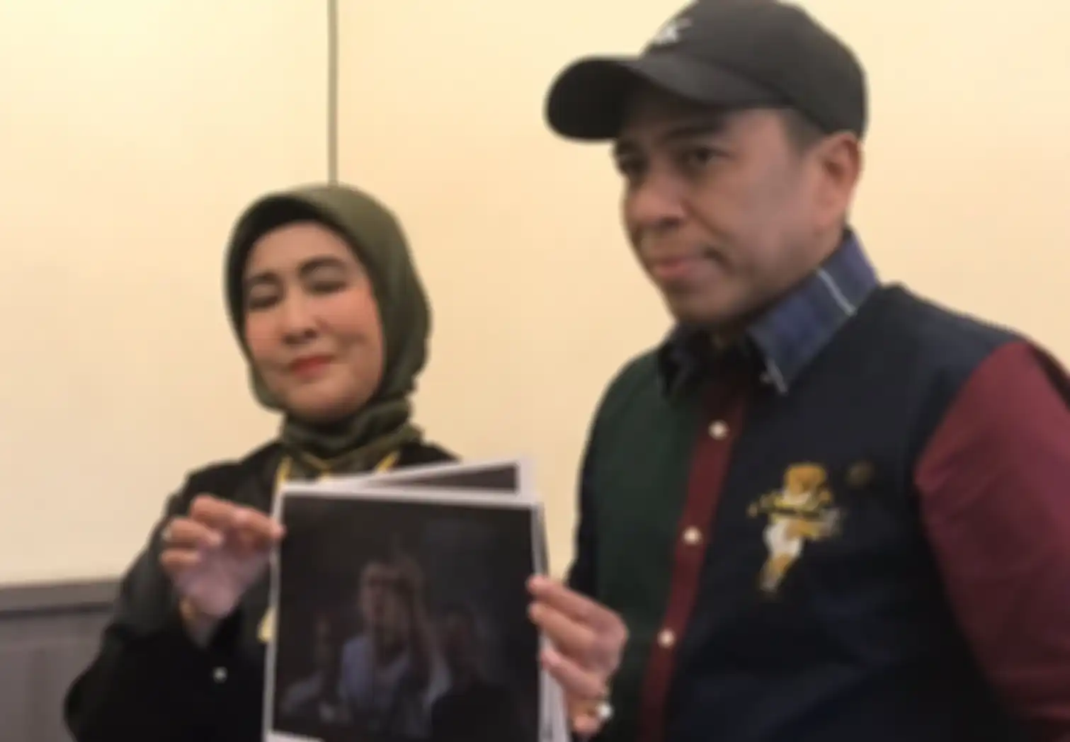 Tessa Mariska dan Datuk Rosdi saat Grid.ID jumpai di kawasan Matraman, Jakarta Timur, Sabtu (10/12/2022).
