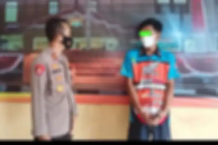 Nah loh, ada pembalap motor yang ditangkap Polisi gara-gara mencuri handphone milik temannya sendiri.